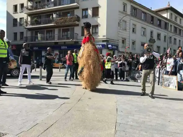 Photos Of Nigerian Masquerade Spotted In Spain